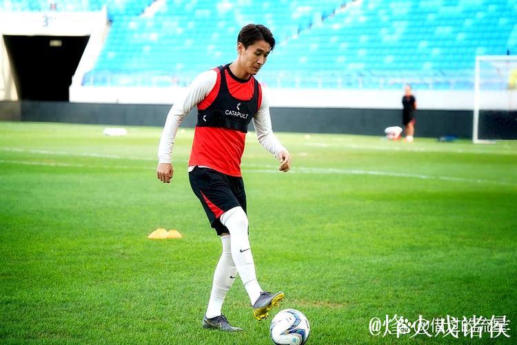 韦所为加入重庆铜梁龙训练，青岛海牛球员身份引关注
