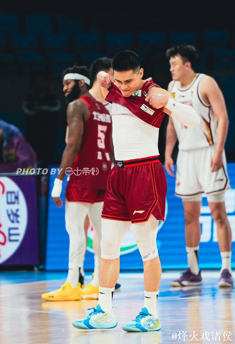 陈盈骏26分周琦15+11 北京主场击败辽宁豪取三连胜 陈盈骏26分周琦15+11 北京主场击败辽宁豪取三连胜